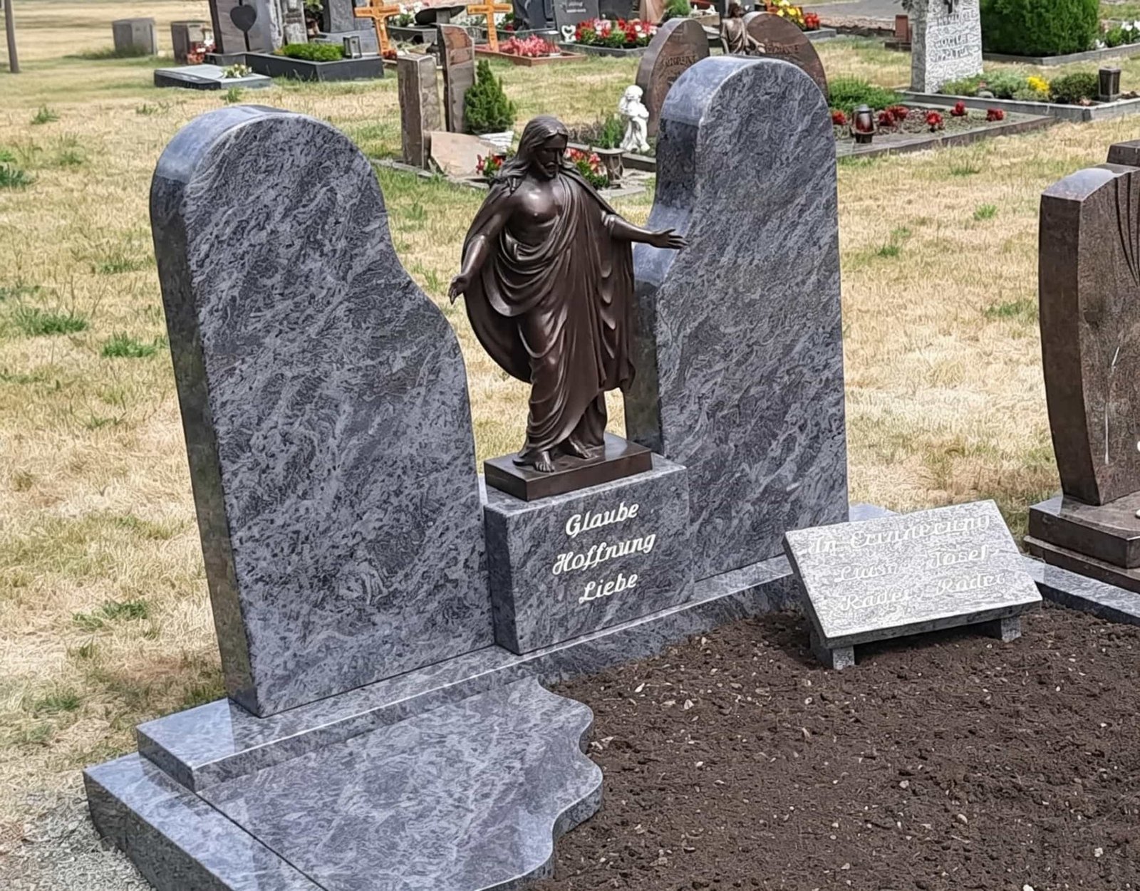 bronze jesus statue for cemetery memorial