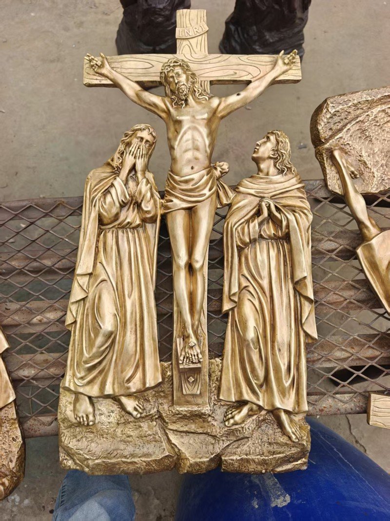 Gold-colored relief, Station XII — Jesus dies on the cross